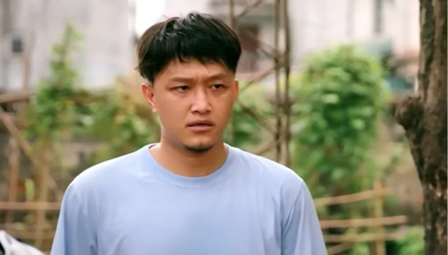 Điều ít biết về nam diễn viên nói ngọng ở 'Làng trong phố' Dieu it biet ve nam dien vien noi ngong o 'Lang trong pho'