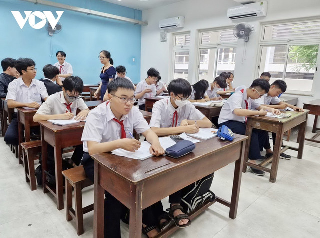 Gần 30 tỉnh, thành công bố học phí năm học mới 2024-2025 Gan 30 tinh, thanh cong bo hoc phi nam hoc moi 2024-2025