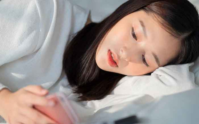 Lướt facebook người yêu cũ của chồng, tôi sững sờ Luot facebook nguoi yeu cu cua chong, toi sung so
