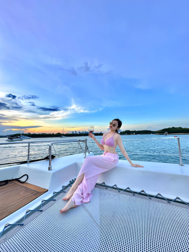 Vóc dáng “vạn người mê” của chị Hằng Nga trên chuyến bay dịp Tết Trung thu - Hình 7 Voc dang “van nguoi me” cua chi Hang Nga tren chuyen bay dip Tet Trung thu-Hinh-7