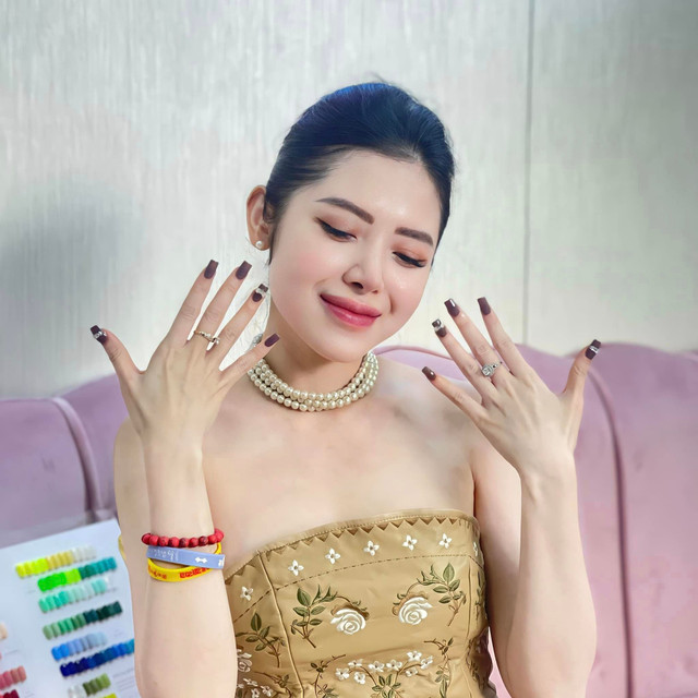 Vóc dáng “vạn người mê” của chị Hằng Nga trên chuyến bay dịp Tết Trung thu - Hình 8 Voc dang “van nguoi me” cua chi Hang Nga tren chuyen bay dip Tet Trung thu-Hinh-8
