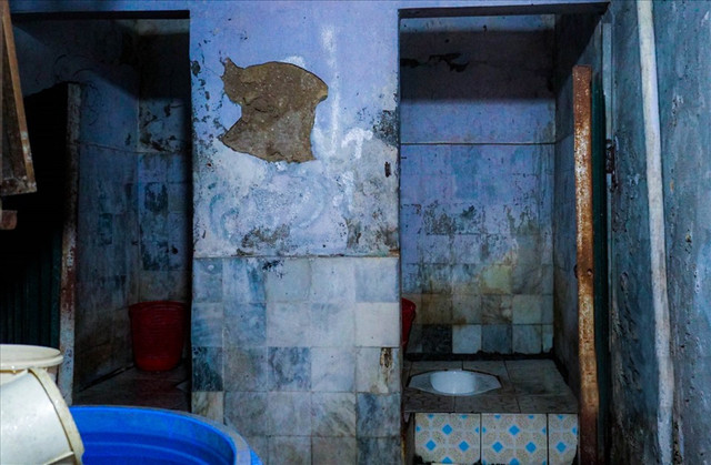 Một đêm trong nhà “đất vàng” 16m2 ở Hà Nội: 70 người chung một nhà vệ sinh - Hình 7 Mot dem trong nha “dat vang” 16m2 o Ha Noi: 70 nguoi chung mot nha ve sinh-Hinh-7