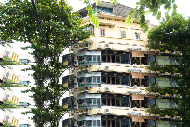 Một đêm trong nhà “đất vàng” 16m2 ở Hà Nội: 70 người chung một nhà vệ sinh - Hình 5 Mot dem trong nha “dat vang” 16m2 o Ha Noi: 70 nguoi chung mot nha ve sinh-Hinh-5