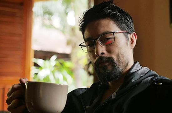 Johnny Trí Nguyễn gây sốc khi cạo râu trẻ ra 20 tuổi - Hình 4 Johnny Tri Nguyen gay soc khi cao rau tre ra 20 tuoi-Hinh-4