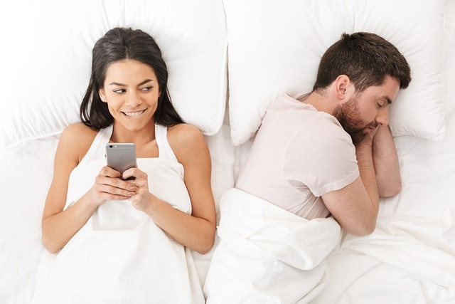 Trị tính “hâm” của vợ theo cách “gậy ông đập lưng ông“ Tri tinh “ham” cua vo theo cach “gay ong dap lung ong“