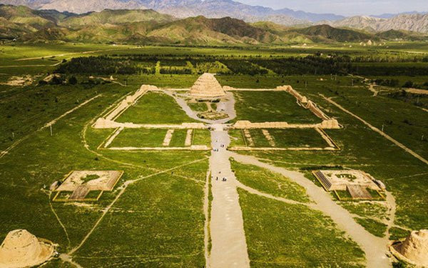 Lăng mộ 1000 năm: “Chim không dám đậu, cỏ không thể mọc“ Lang mo 1000 nam: “Chim khong dam dau, co khong the moc“
