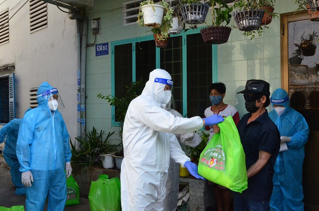 Vũng Tàu trao 3.000 túi an sinh cho người dân khu vực phong tỏa Vung Tau trao 3.000 tui an sinh cho nguoi dan khu vuc phong toa