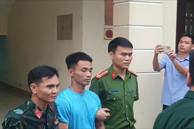 Tặng bằng khen cho người dân, cán bộ tham gia vây bắt Triệu Quân Sự Tang bang khen cho nguoi dan, can bo tham gia vay bat Trieu Quan Su
