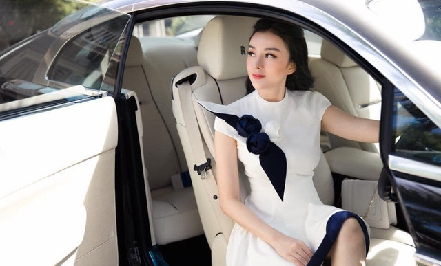 Cuộc sống xa hoa của hot girl Việt trên đất Thái với dàn siêu xe cực phẩm Cuoc song xa hoa cua hot girl Viet tren dat Thai voi dan sieu xe cuc pham