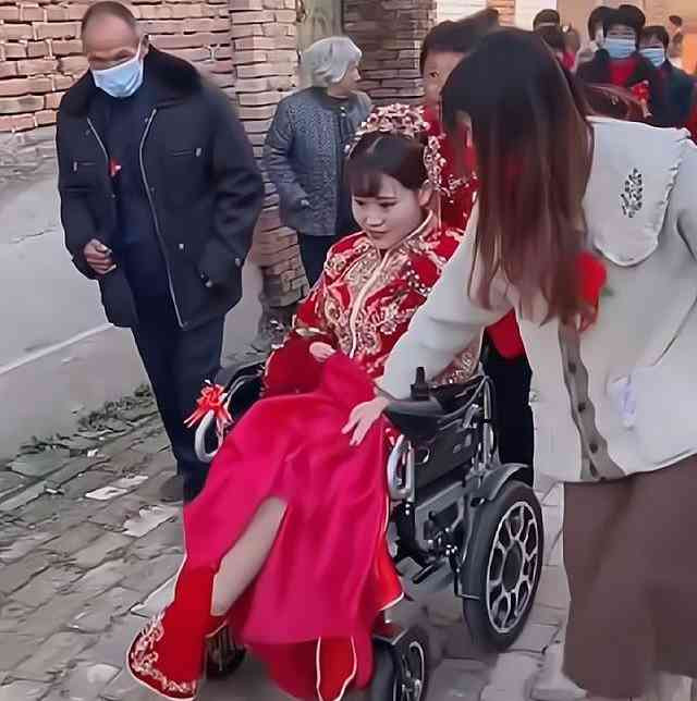 Thái độ của mẹ chồng khi con dâu phải ngồi xe lăn - Hình 2 Thai do cua me chong khi con dau phai ngoi xe lan-Hinh-2