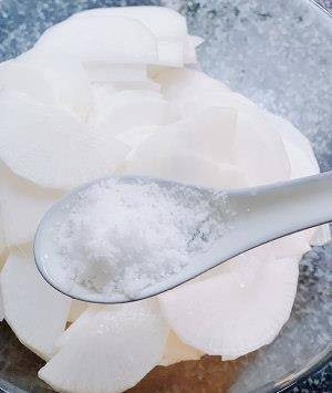 Cách làm củ cải muối chua cay, giòn ngon, ăn cực tốn cơm - Hình 3 Cach lam cu cai muoi chua cay, gion ngon, an cuc ton com-Hinh-3