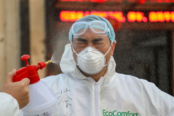 Trung Quốc hy sinh 1 tỉnh để cứu cả thế giới khỏi virus corona - Hình 4 Trung Quoc hy sinh 1 tinh de cuu ca the gioi khoi virus corona-Hinh-4