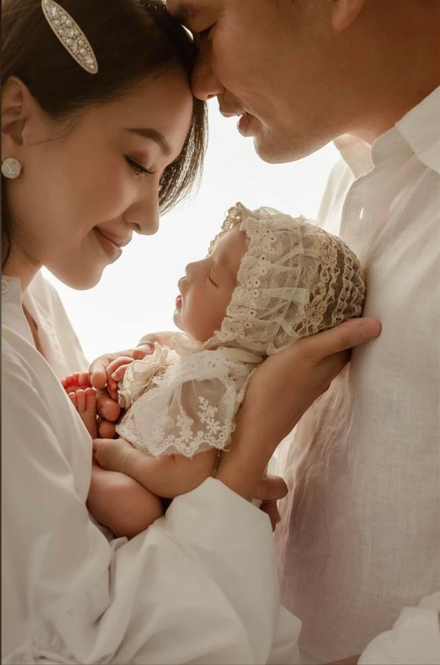 Chồng đại gia tất tả đêm hôm giúp Vân Hugo chăm con mọn - Hình 3 Chong dai gia tat ta dem hom giup Van Hugo cham con mon-Hinh-3