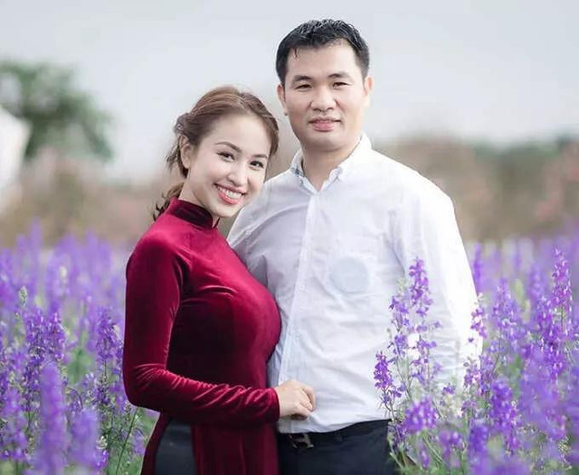 Chồng đại gia tất tả đêm hôm giúp Vân Hugo chăm con mọn - Hình 5 Chong dai gia tat ta dem hom giup Van Hugo cham con mon-Hinh-5
