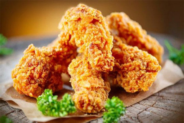 Sai lầm khi cho trẻ dùng bữa sáng khiến con càng ngày càng thấp còi ảnh 1 Cho con ăn đồ chiên rán