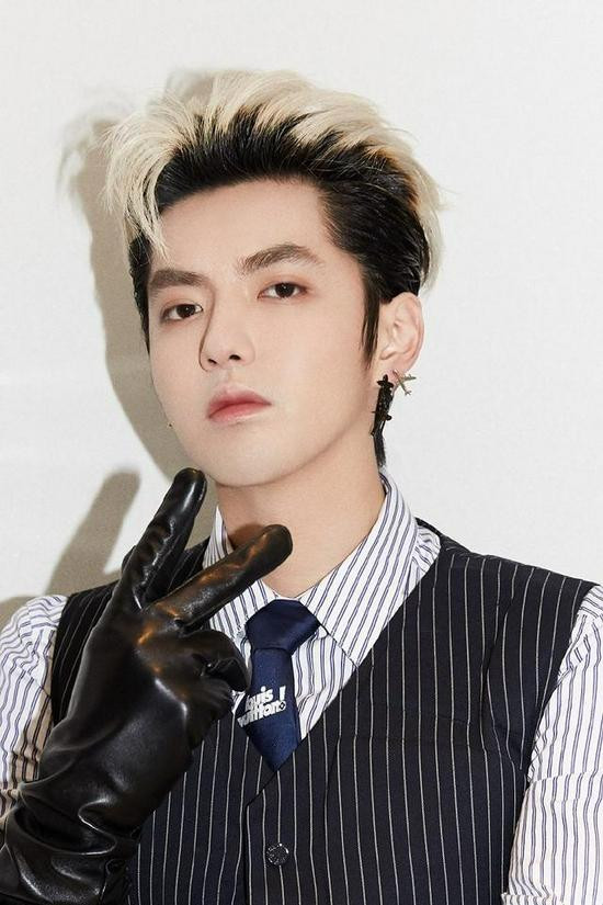 Ngô Diệc Phàm bị trả 72 tỷ tiền từ thiện vì scandal tình dục? - Hình 2 Ngo Diec Pham bi tra 72 ty tien tu thien vi scandal tinh duc?-Hinh-2