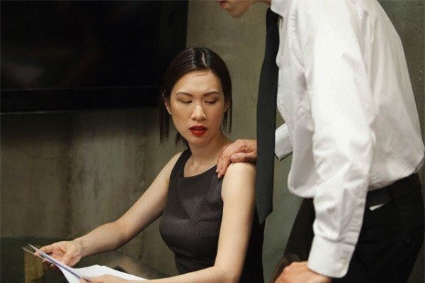 Lúc ân ái vợ đưa tay vuốt lưng chồng thì bị hất ra: "Khiếp quá đi" ảnh 1 Giữa lúc ân ái vợ đưa tay vuốt lưng chồng thì bị hất ra: "Khiếp quá đi", cô bàng hoàng thông suốt một sự thật rồi đưa ra quyết định đanh thép - Ảnh 1.