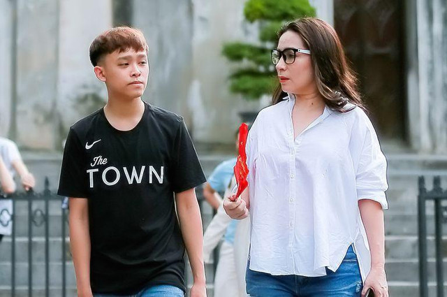 Quản lý nói gì chuyện giữ cát-xê của Hồ Văn Cường vài năm qua? Quan ly noi gi chuyen giu cat-xe cua Ho Van Cuong vai nam qua?