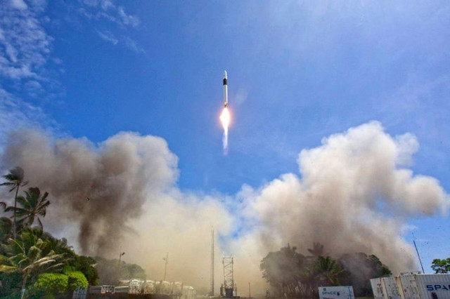 Chuyện về kỹ sư SpaceX chui vào tên lửa sắp nổ để cứu công ty - Hình 2 Chuyen ve ky su SpaceX chui vao ten lua sap no de cuu cong ty-Hinh-2