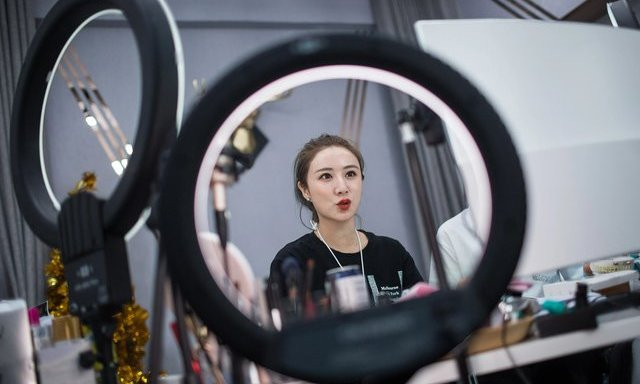 Giới sao livestream Trung Quốc sốt sắng nộp thuế thu nhập Gioi sao livestream Trung Quoc sot sang nop thue thu nhap