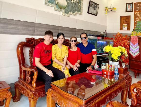 Hậu chia tay Lê Thành Phong, Ngọc Trinh hẹn hò với hậu vệ SHB Đà Nẵng - Hình 6 Hau chia tay Le Thanh Phong, Ngoc Trinh hen ho voi hau ve SHB Da Nang-Hinh-6