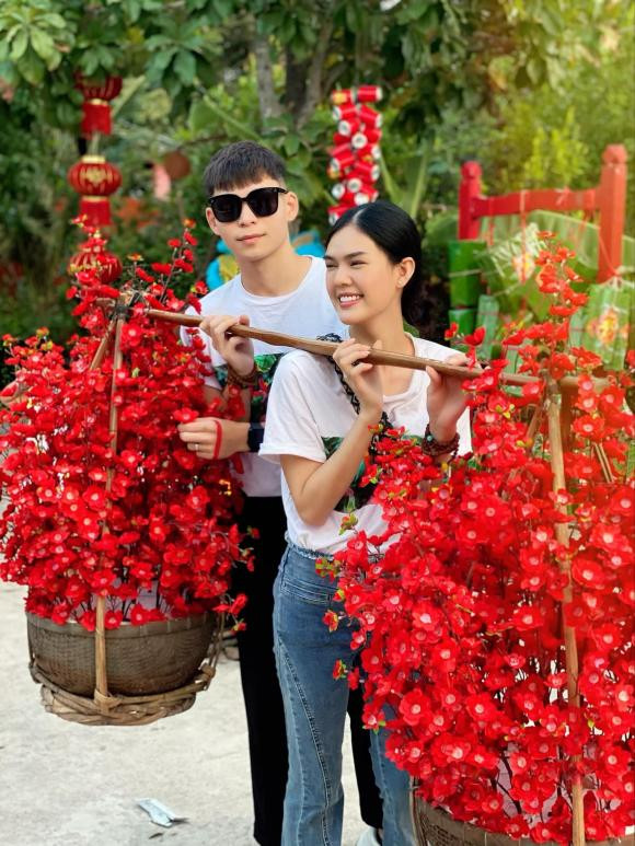 Hậu chia tay Lê Thành Phong, Ngọc Trinh hẹn hò với hậu vệ SHB Đà Nẵng - Hình 5 Hau chia tay Le Thanh Phong, Ngoc Trinh hen ho voi hau ve SHB Da Nang-Hinh-5