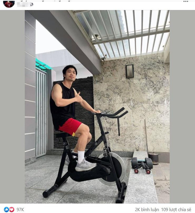 Công Phượng xuất hiện phờ phạc, chắc thức đêm chăm con đây mà Cong Phuong xuat hien pho phac, chac thuc dem cham con day ma