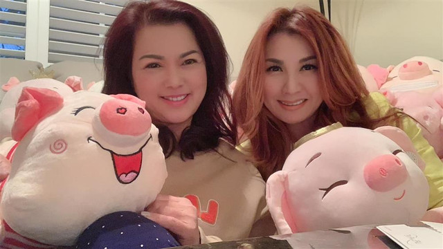 Ca sĩ Phương Loan mặc áo cố nghệ sĩ Chí Tài đi ngủ mỗi tối Ca si Phuong Loan mac ao co nghe si Chi Tai di ngu moi toi