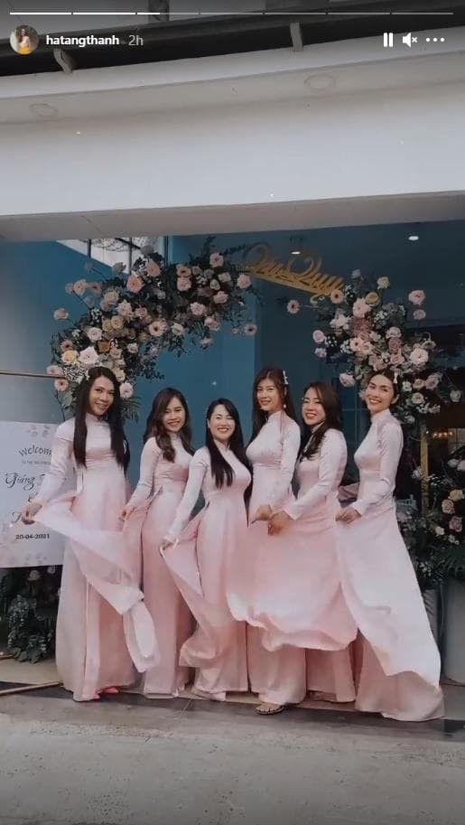 Vợ chồng Tăng Thanh Hà gây sốt với hình ảnh trao nhận sính lễ - Hình 4 Vo chong Tang Thanh Ha gay sot voi hinh anh trao nhan sinh le-Hinh-4