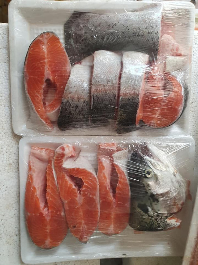 Cá hồi Sapa giảm xuyên đáy, chợ mạng giá chỉ 125 nghìn/kg - Hình 3 Ca hoi Sapa giam xuyen day, cho mang gia chi 125 nghin/kg-Hinh-3