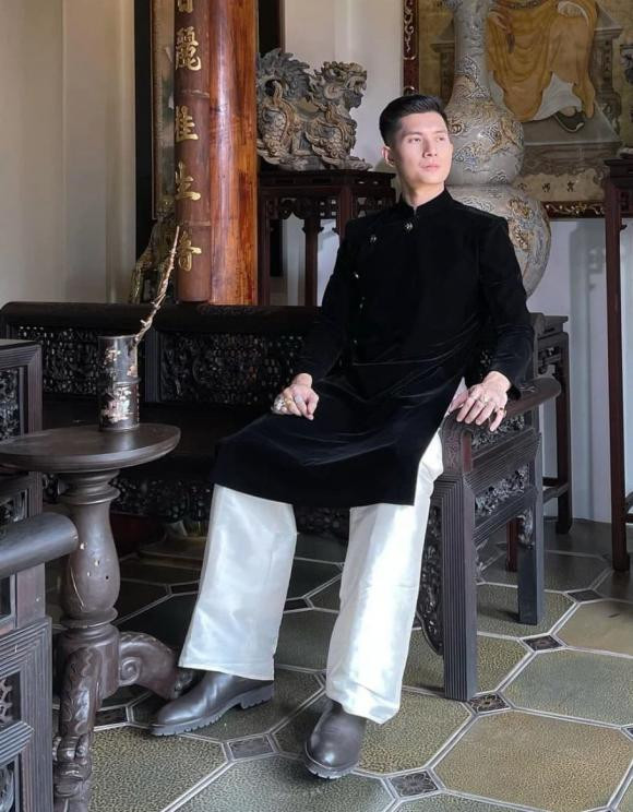 Lệ Quyên "bơ" khi bạn trai bị chê già, chỉ tập trung xin cái nhẫn - Hình 2 Le Quyen