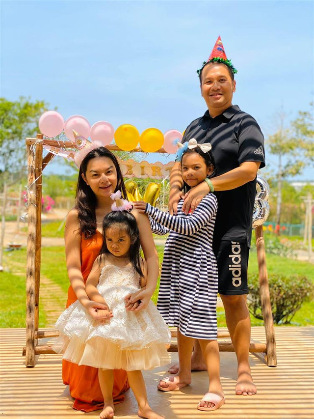 Phạm Quỳnh Anh bị công an giao thông kiểm tra nồng độ cồn - Hình 8 Pham Quynh Anh bi cong an giao thong kiem tra nong do con-Hinh-8