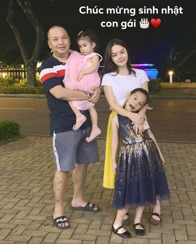 Phạm Quỳnh Anh bị công an giao thông kiểm tra nồng độ cồn - Hình 9 Pham Quynh Anh bi cong an giao thong kiem tra nong do con-Hinh-9