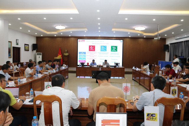 VAR sớm được đưa vào triển khai tại các giải bóng đá chuyên nghiệp VAR som duoc dua vao trien khai tai cac giai bong da chuyen nghiep