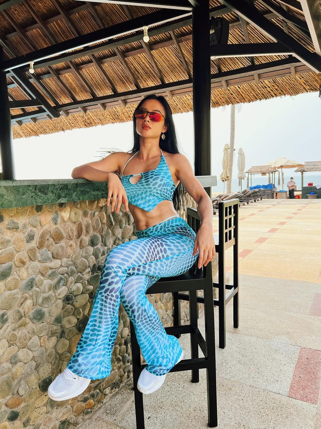 Angela Phương Trinh nhiều năm nâng tạ: Vòng 3 trái đào, cơ bắp cuồn cuộn - Hình 9 Angela Phuong Trinh nhieu nam nang ta: Vong 3 trai dao, co bap cuon cuon-Hinh-9