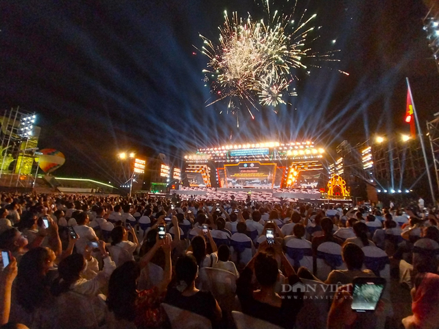 Biển người tham dự Lễ hội Nho – Vang Ninh Thuận năm 2023 - Hình 5 Bien nguoi tham du Le hoi Nho – Vang Ninh Thuan nam 2023-Hinh-5