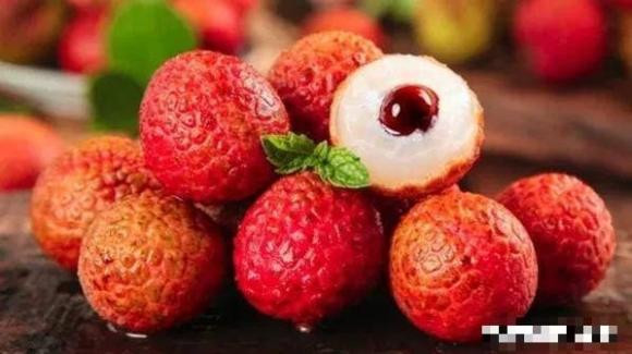 Vỏ quả vải đừng vội vứt đi, hãy cho vào nồi đun một lúc Vo qua vai dung voi vut di, hay cho vao noi dun mot luc