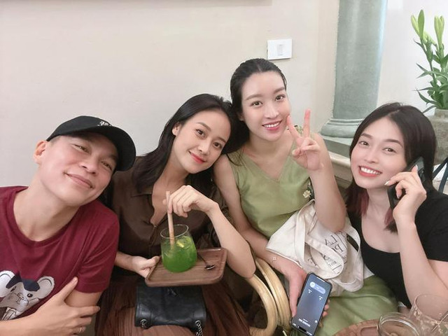 Đỗ Mỹ Linh để lộ khuôn mặt tròn trịa, khép nép trước ống kính - Hình 4 Do My Linh de lo khuon mat tron tria, khep nep truoc ong kinh-Hinh-4
