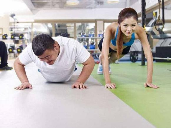 Chống đẩy thường xuyên, cơ thể sẽ gặt hái được 4 lợi ích lớn - Hình 2 Chong day thuong xuyen, co the se gat hai duoc 4 loi ich lon-Hinh-2