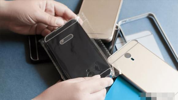 Sử dụng sạc pin điện thoại thế nào để không làm hỏng và tăng tuổi? - Hình 4 Su dung sac pin dien thoai the nao de khong lam hong va tang tuoi?-Hinh-4
