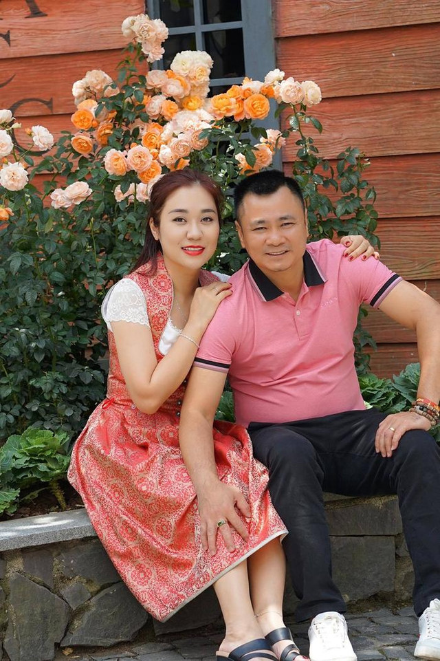 Bị nói sống giả tạo, bà xã nghệ sĩ Tự Long có phản ứng ra sao? - Hình 2 Bi noi song gia tao, ba xa nghe si Tu Long co phan ung ra sao?-Hinh-2