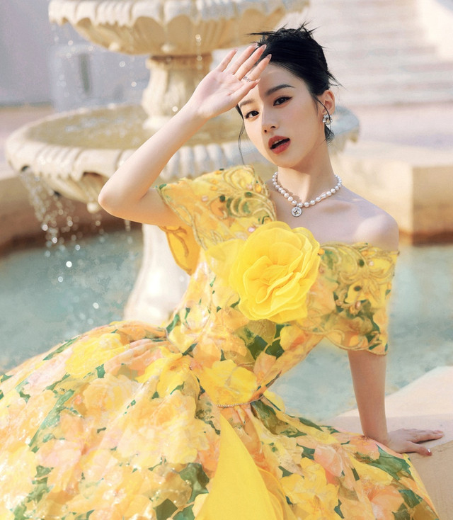 Bốn tiểu hoa đán 10X đẹp nhất Trung Quốc - Hình 8 Bon tieu hoa dan 10X dep nhat Trung Quoc-Hinh-8