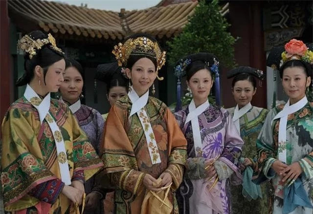 'Dải vải trắng' trên cổ phi tần nhà Thanh có tác dụng gì? 'Dai vai trang' tren co phi tan nha Thanh co tac dung gi?