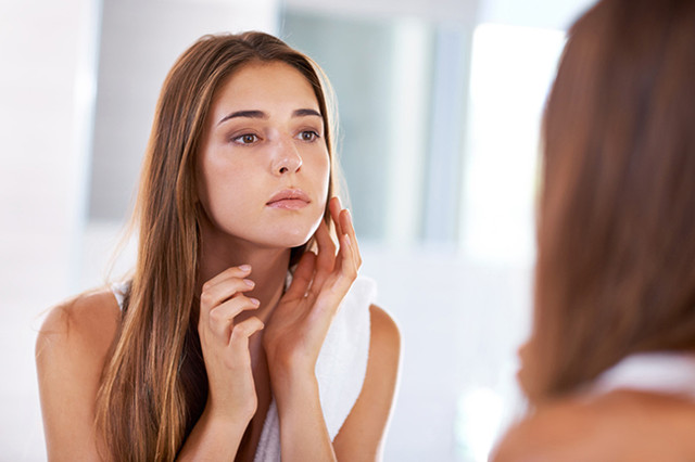 Mùa dịch ở nhà cả ngày tại sao da vẫn đen sạm? Mua dich o nha ca ngay tai sao da van den sam?
