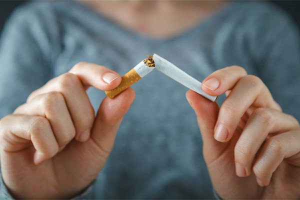 Hút thuốc lá sau khi tiêm vắc xin COVID-19 tác hại "khủng" sao? Hut thuoc la sau khi tiem vac xin COVID-19 tac hai