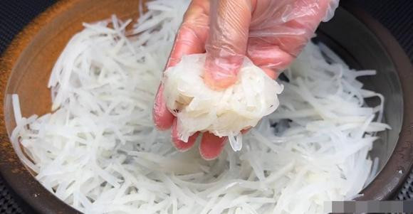 Loại nước có thể gây ung thư, một số người vẫn uống hàng ngày - Hình 4 Loai nuoc co the gay ung thu, mot so nguoi van uong hang ngay-Hinh-4