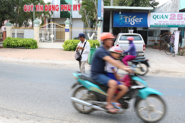 Người đàn ông bị nhân tình của vợ tạt axit thẳng mặt - Hình 6 Nguoi dan ong bi nhan tinh cua vo tat axit thang mat-Hinh-6