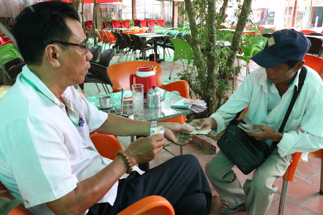 Người đàn ông bị nhân tình của vợ tạt axit thẳng mặt - Hình 8 Nguoi dan ong bi nhan tinh cua vo tat axit thang mat-Hinh-8