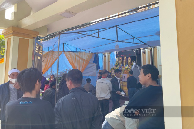 Hàng xóm xót xa đám tang người mẹ bị 3 con gái phóng hoả ở Hưng Yên - Hình 3 Hang xom xot xa dam tang nguoi me bi 3 con gai phong hoa o Hung Yen-Hinh-3