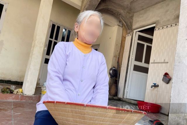 Hàng xóm xót xa đám tang người mẹ bị 3 con gái phóng hoả ở Hưng Yên - Hình 2 Hang xom xot xa dam tang nguoi me bi 3 con gai phong hoa o Hung Yen-Hinh-2